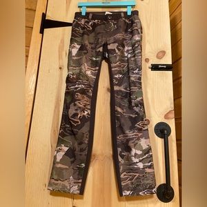 Under Armour UA Womens Early Season Field Pants Green Camouflage Size 8/Size 10.